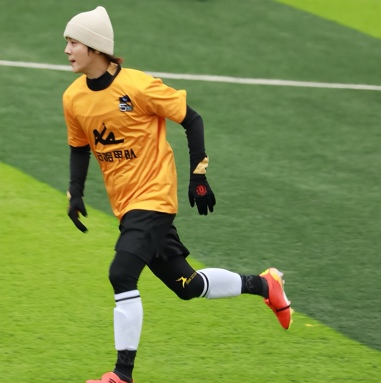 门兴格拉德巴赫训练开放日，关键时刻防线松动引欢呼，欧联在即，数据趋势出现新变化