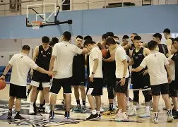 赛后体能课后，北京首钢豪取连胜备战法甲，目标明确，训练强度明显提升