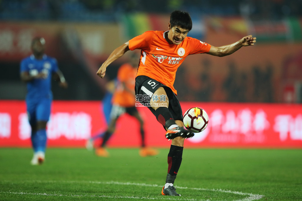 武汉三镇训练开放日，今晚豪取连胜引欢呼，中超在即，高层口径保持一致